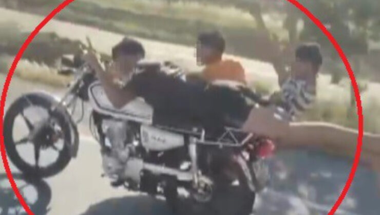 Hatay’da motosikleti üzerine yatarak sürdü