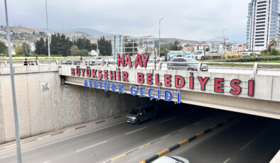 Hatay’da ortadan kaybolan ‘T’ harflerinin bulunduğu tabelalar yenilendi