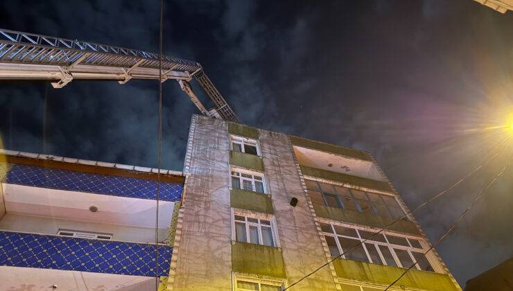 İstanbul’da 7 katlı binanın çatısında yangın paniği