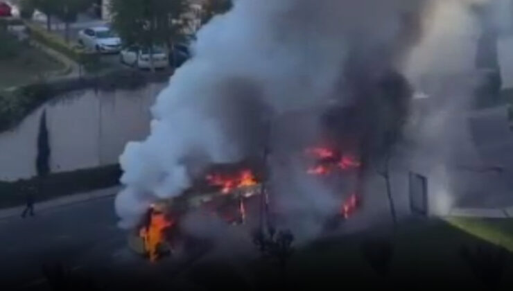 İstanbul’da İETT otobüsü alevler içinde yanarak kullanılamaz hale geldi