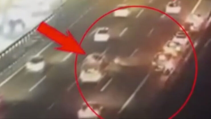 İstanbul’da kazada yola savrulan motosikletlileye minibüs çarptı