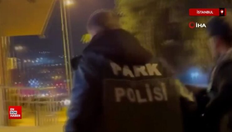 İstanbul’da metrobüs durağında uyuşturucu ticareti yapan 2 kuşkulu yakalandı