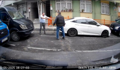İstanbul’da öfkeli şoför kendi aracının aynasını kırdı