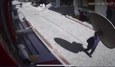 İstanbul’da sokakta yürürken üzerine çanak anten düştü