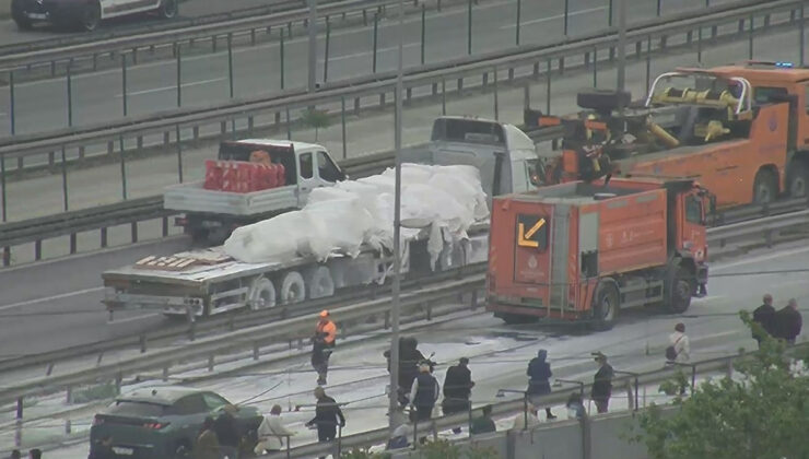 İstanbul’da tırdan dökülen alçı nedeniyle trafikte yoğunluk yaşandı