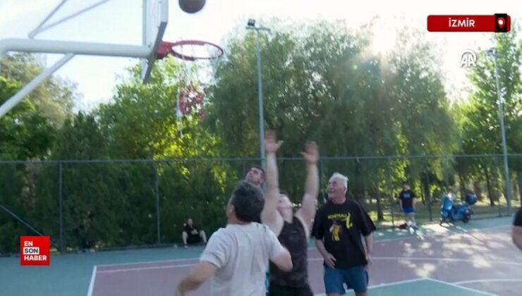 İzmir’de altmışlık delikanlılar sokak basketbolunun vazgeçilmezleri oldu