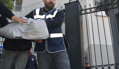 İzmir’de çocuklarının boğazına bıçak dayayan baba, ağır cezada yargılanacak