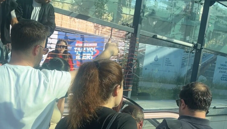 Kadıköy Ünalan metrosunda yürüyen merdiven kırıldı