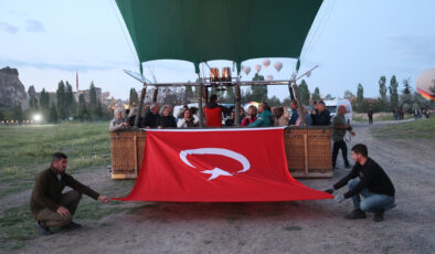 Kapadokya’da balonlar 19 Mayıs coşkusuna eşlik etti