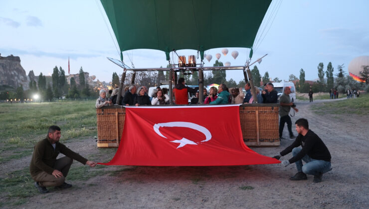 Kapadokya’da balonlar 19 Mayıs coşkusuna eşlik etti