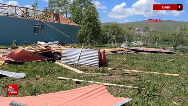 Kars’ta şiddetli rüzgar çatıları uçurdu