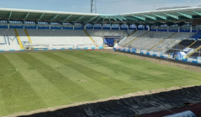 Kazım Karabekir Stadyumu’nun tabanı hibrit çime dönüştürülüyor