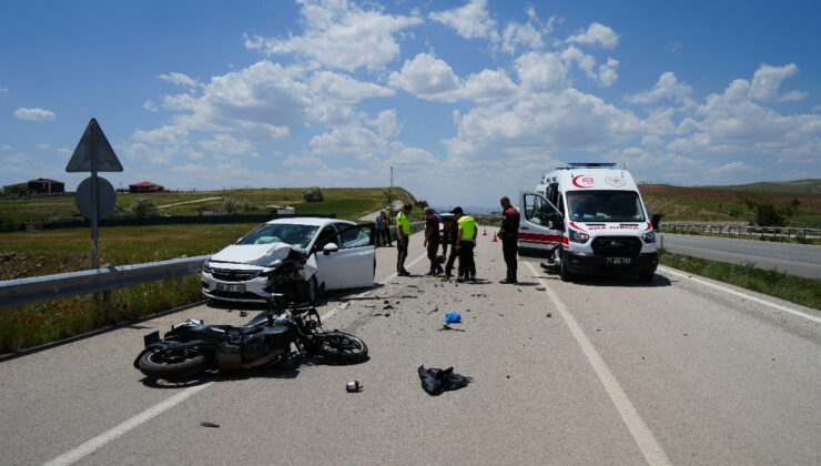 Kırıkkale’de araba ile motosiklet çarpıştı