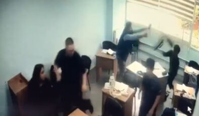 Kocaeli’de sınıfa girip öğrenciye saldırdı