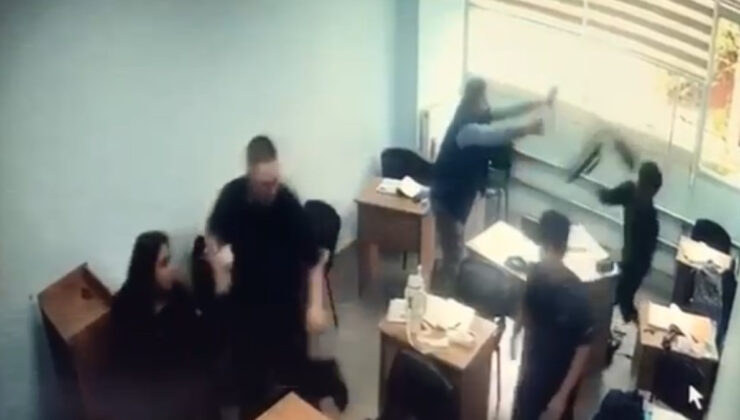 Kocaeli’de sınıfa girip öğrenciye saldırdı