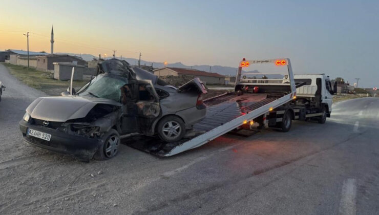 Konya’da araba direğe çarptı: 1 meyyit