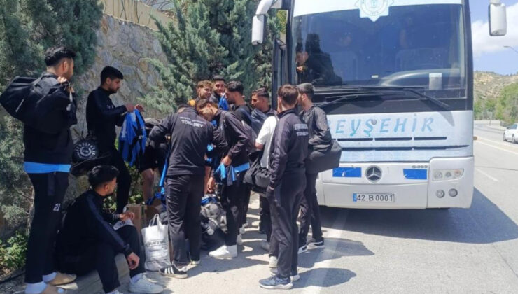 Konya’da kafile otobüsünün lastiği patlayınca futbolcular taksiyle maça yetiştirildi