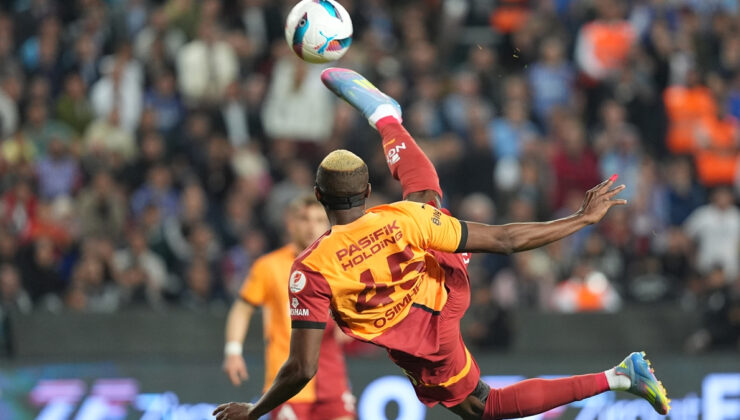 Kupa zaferinin oyuncusu Victor Osimhen oldu