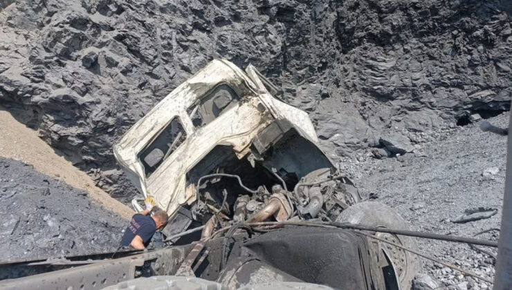Kütahya’da uçuruma yuvarlanan kamyonun şoförü hayatını kaybetti