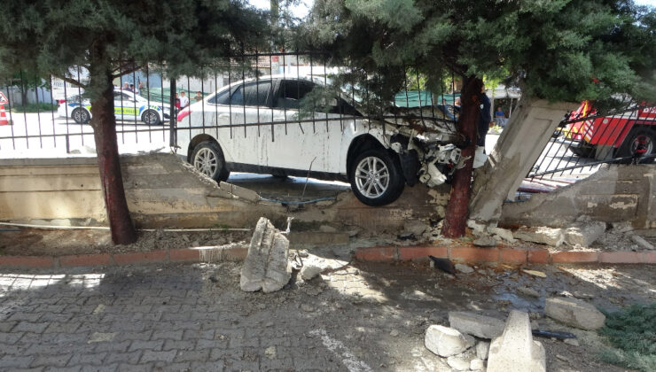 Malatya’da kaza yapan araç alevlere teslim oldu