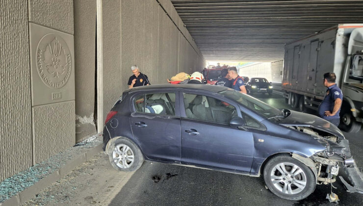 Manisa’da lastiği patlayan araba tünel duvarına çarptı
