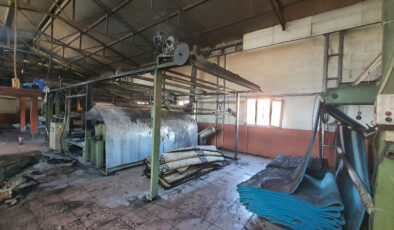 Manisa’da yün halı dokuma fabrikasında yangın çıktı