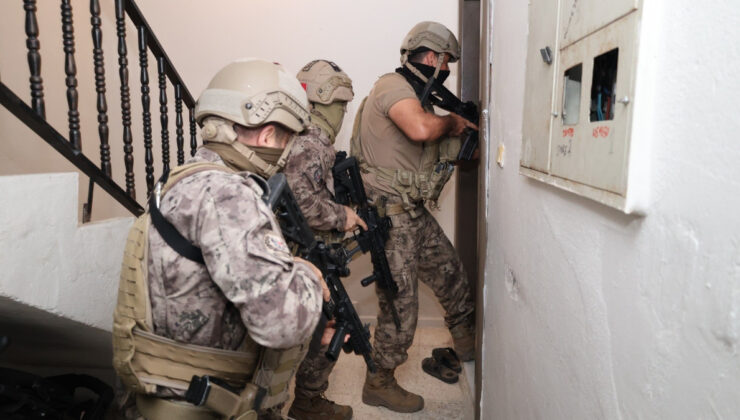 Mersin’de vatandaşların hesap bilgilerini satan şebeke çökertildi: 33 gözaltı