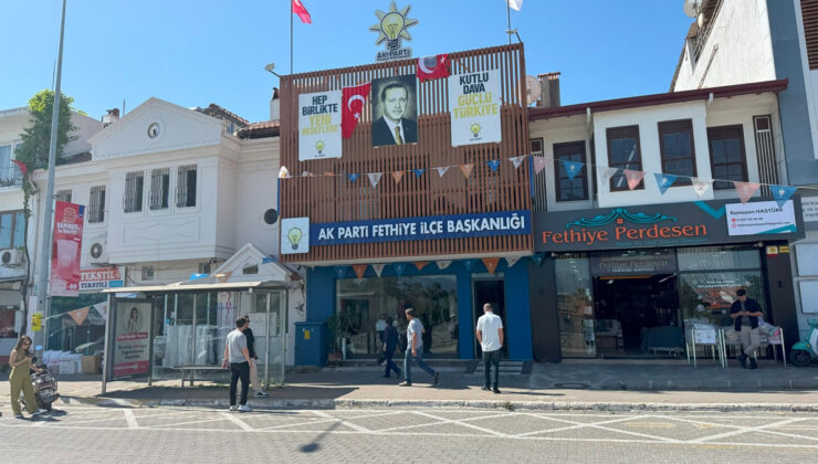 Muğla Fethiye’de AK Parti binasına taşlı atak