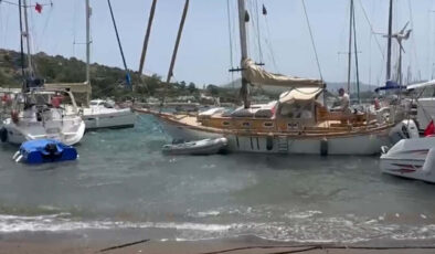 Muğla’da fırtına: Tekneler karaya oturdu, çatılar uçtu