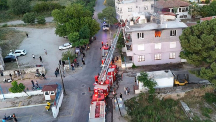 Muğla’da vatandaşlar yangından çatıya çıkarak kurtuldular