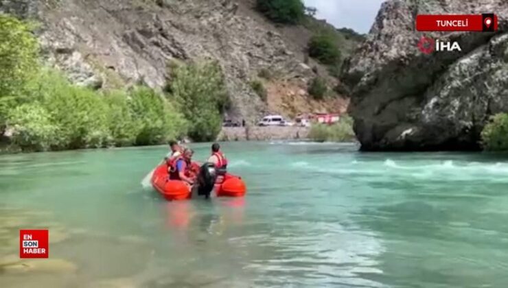Munzur Nehri’nde mahsur kalan vatandaşı takımlar kurtardı