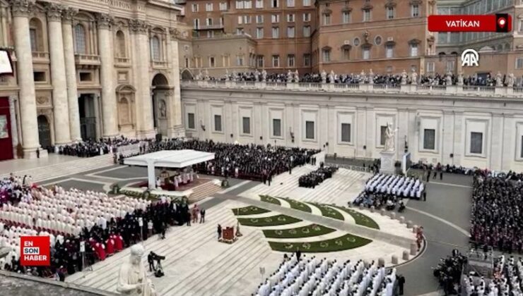 Papa 14. Leo, resmen vazifesine başladı