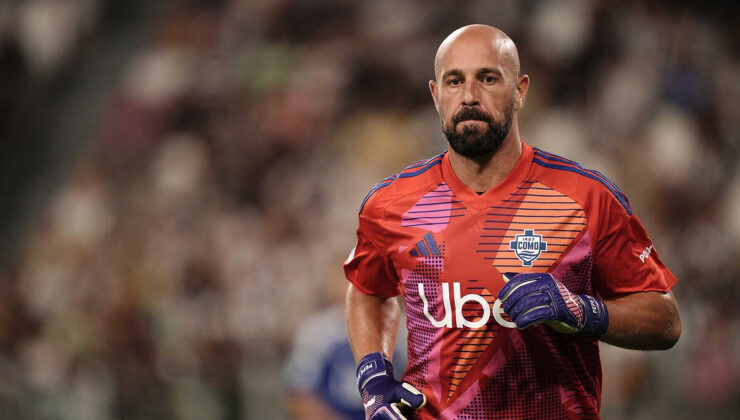 Pepe Reina, mesleğinin son maçında kırmızı kart gördü