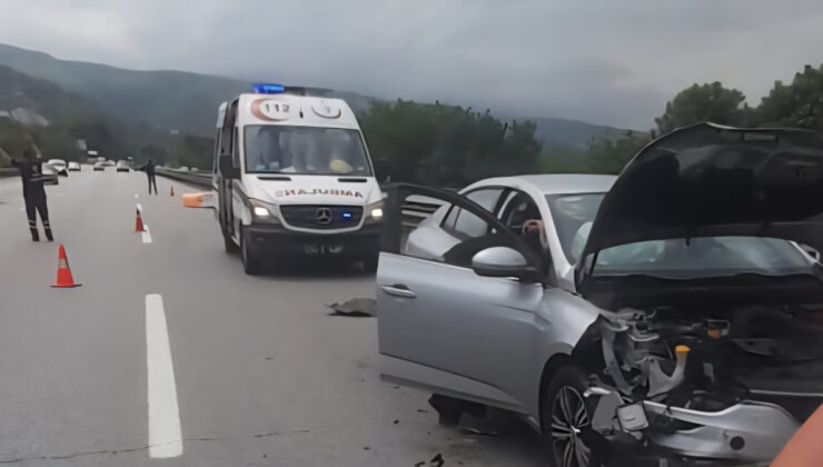 Sakarya’da yola düşen köpük materyali zincirleme kazaya neden oldu