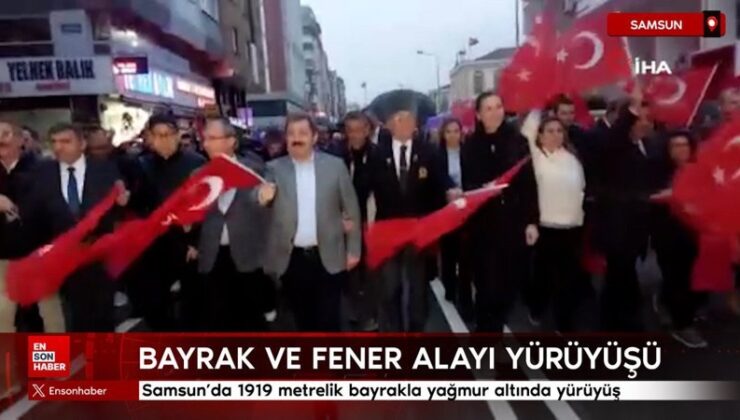 Samsun’da 1919 metrelik bayrakla yağmur altında yürüyüş düzenlendi