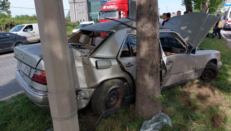 Samsun’da araba evvel tıra, akabinde ağaca çarptı