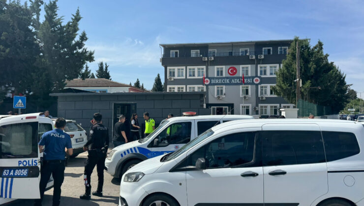 Şanlıurfa’da adliye önünde taşlı sopalı arbede