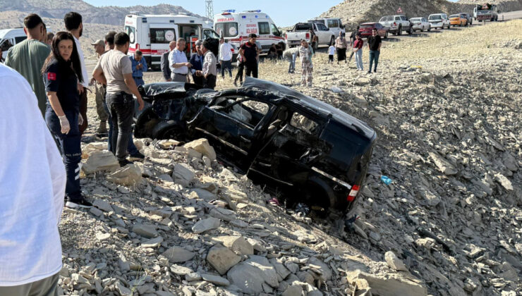 Şırnak’ta hafif ticari araç şarampole yuvarlandı: 3 meyyit 3 yaralı