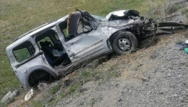 Sivas’ta şarampole uçan aracın şoförü öldü