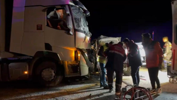 Sivas’ta tır ile çarpışan kamyonetin şoförü öldü