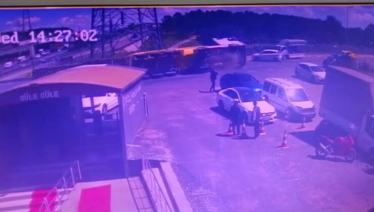 Sultanbeyli’de hafriyat kamyonu, arabanın üzerine devrildi