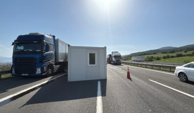 TEM Otoyolu’nda 4 tır birbirine girdi: 2 yaralı