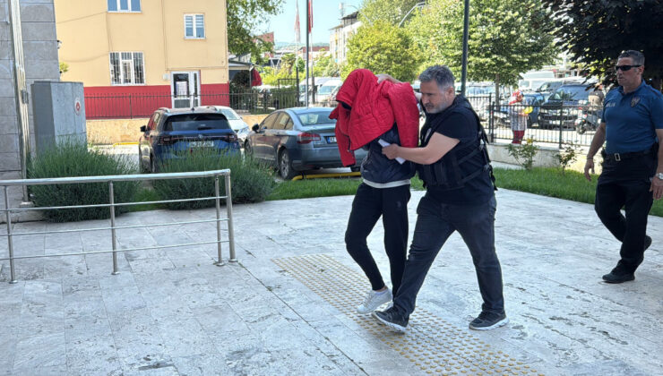 Tokat’ta ses sistemine gizledikleri 840 uyuşturucu hapla yakalandılar