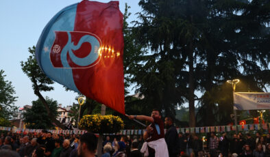 Trabzonspor taraftarları, Türkiye Kupası finalini dev ekrandan takip etti