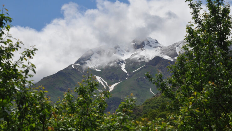 Tunceli’nin yüksek bölümlerinde kar yağışı