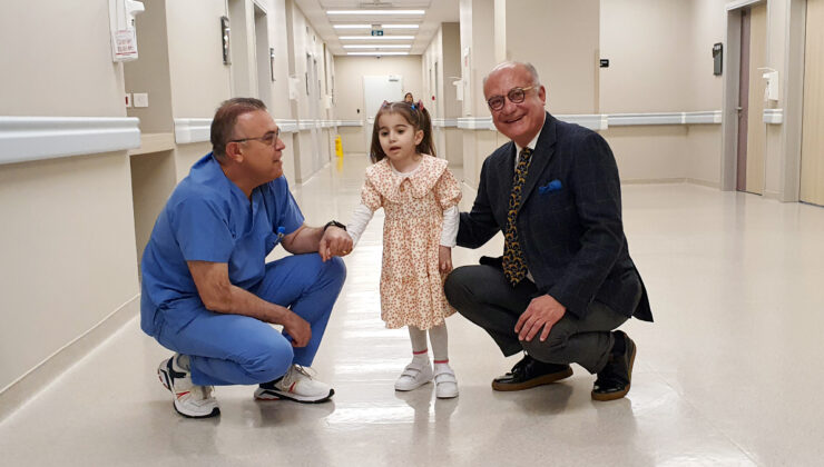 Türkiye’de bir birinci: Yatay kalple doğan çocuk mucize ameliyatla hayata tutundu