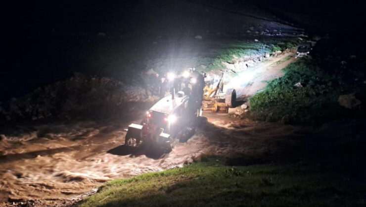 Van’da su düzeyi yükselince vatandaşlar mahsur kaldı