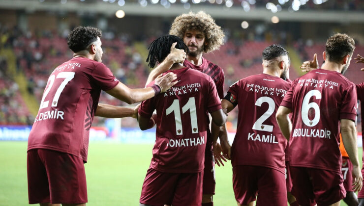 10 kişi kalan Fenerbahçe, küme düşen Hatay’dan 4 gol yedi