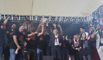 1’inci Lig’e yükselen Van Spor’dan coşkulu kutlama
