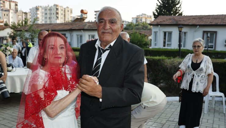 Adana’da huzurevinde tanışan çift dünyaevine girdi